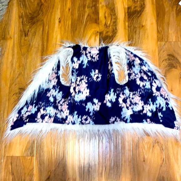 White Faux Fur Vest Sherpa Furry Fluffy - Picture 3 of 4